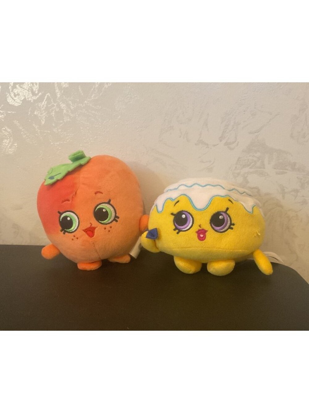 2013 Shopkins Plush Lot April Apricot & Cindy Bon Kawaii Food Toys